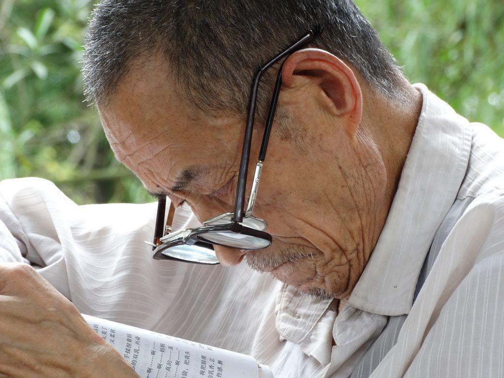 经常听说近视老花会抵消，真相其实是……